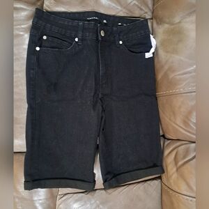 Tahari jorts